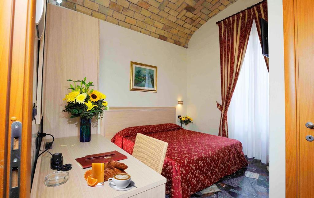 Hotel Campidoglio Рим Экстерьер фото